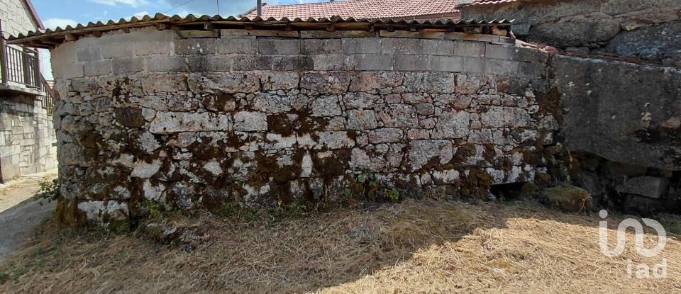 Moradia T0 em Castro Laboreiro e Lamas de Mouro de 201 m²