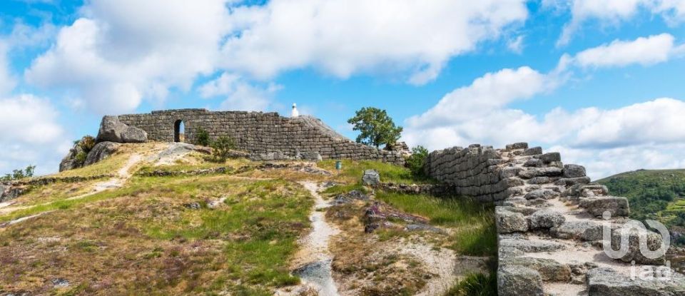 Moradia T0 em Castro Laboreiro e Lamas de Mouro de 201 m²