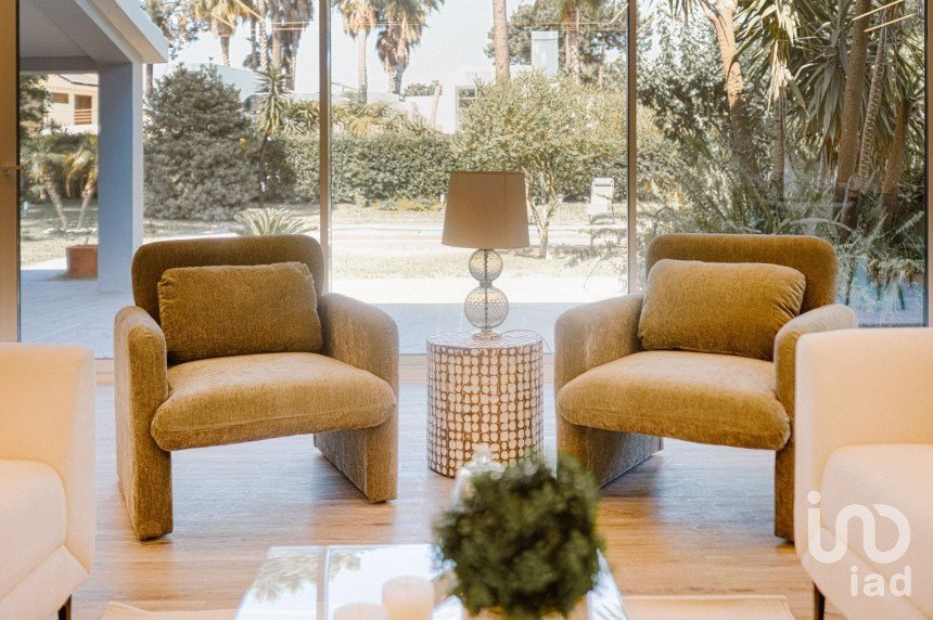 Moradia T4 em Charneca De Caparica E Sobreda de 170 m²