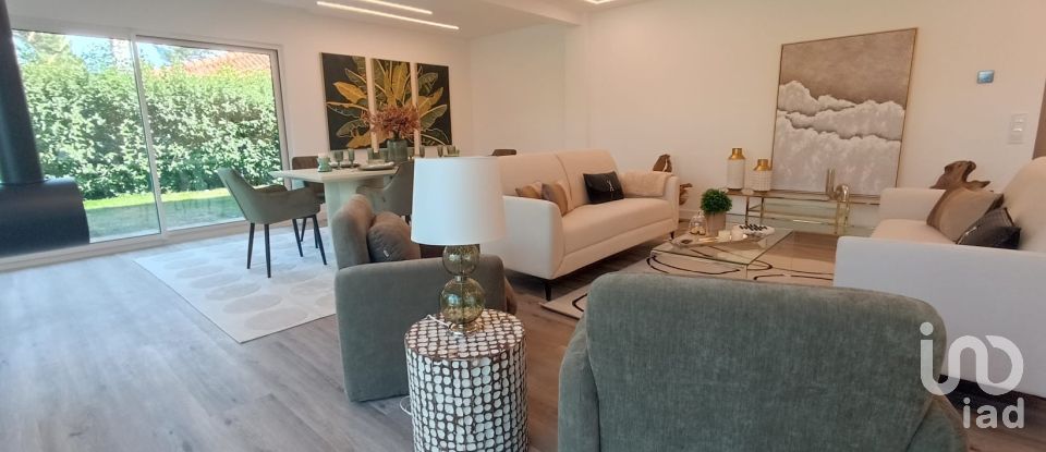 Moradia T4 em Charneca De Caparica E Sobreda de 170 m²