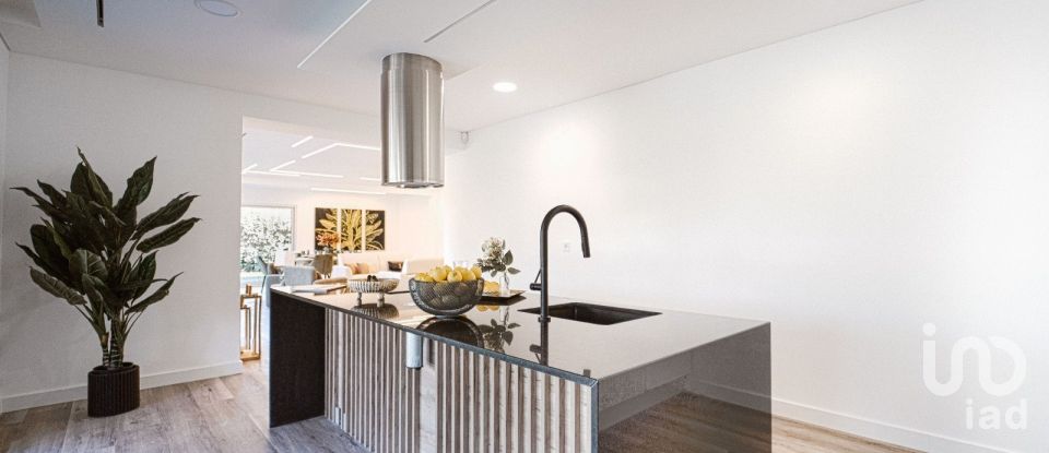 Moradia T4 em Charneca De Caparica E Sobreda de 170 m²