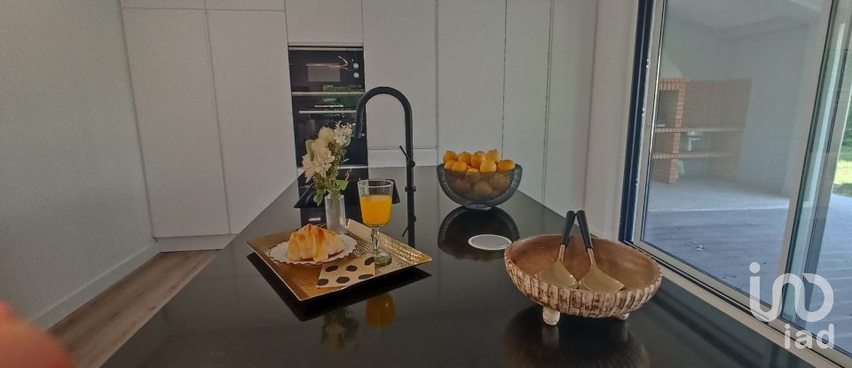 Moradia T4 em Charneca De Caparica E Sobreda de 170 m²