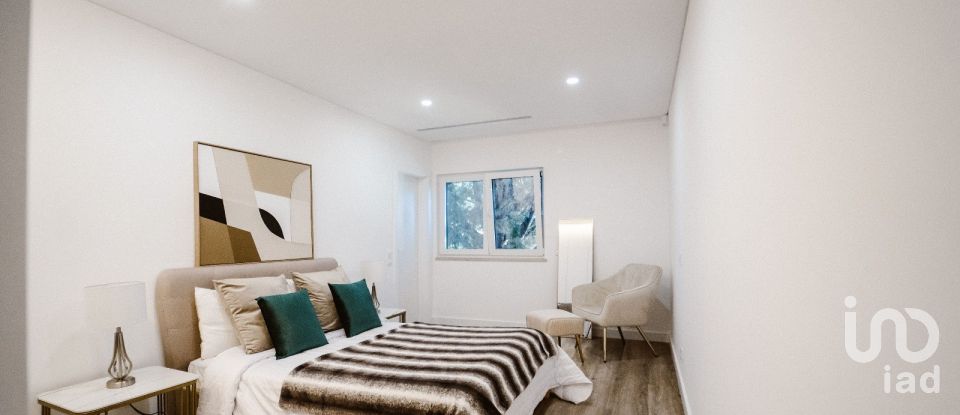 Moradia T4 em Charneca De Caparica E Sobreda de 170 m²