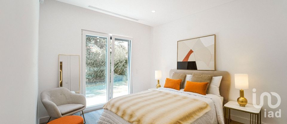 Moradia T4 em Charneca De Caparica E Sobreda de 170 m²