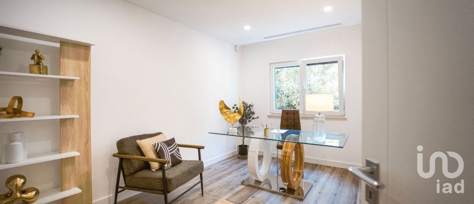 Moradia T4 em Charneca De Caparica E Sobreda de 170 m²