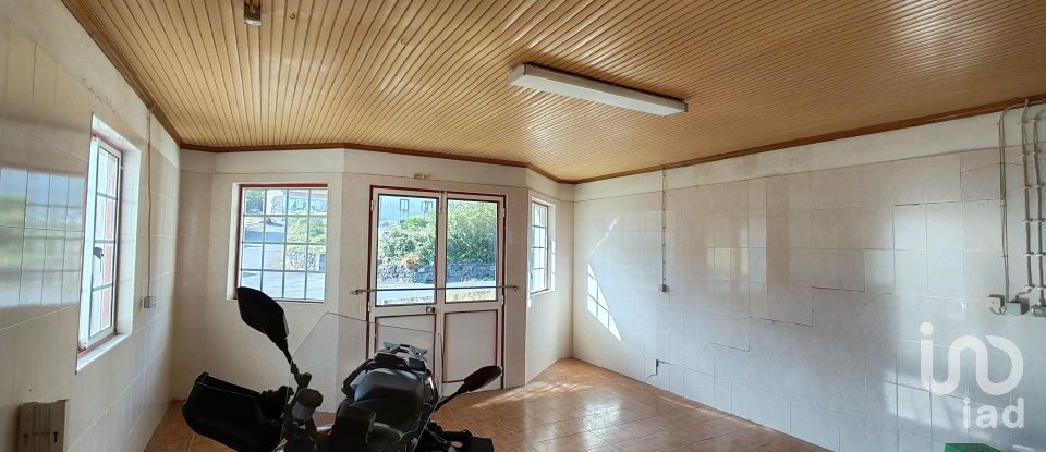 Boutique/Local commercial à Ribeiras de 159 m²