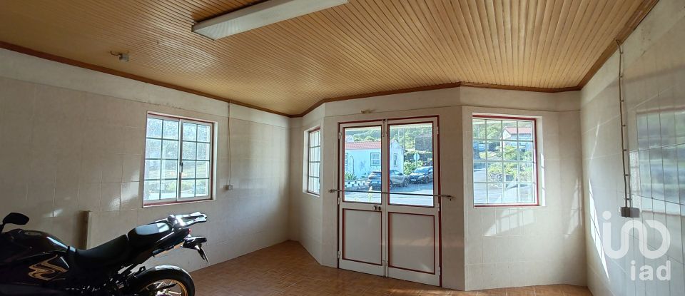 Boutique/Local commercial à Ribeiras de 159 m²