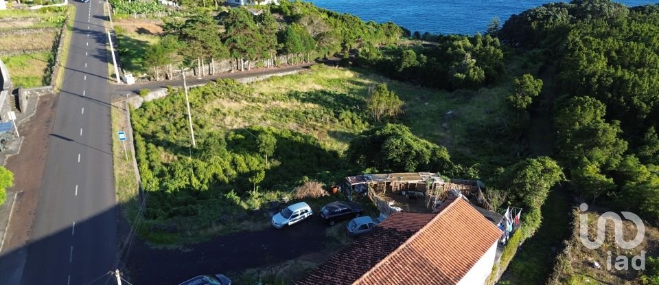 House T5 in Lajes do Pico of 279 m²