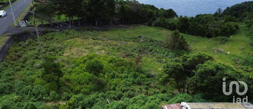 House T5 in Lajes do Pico of 279 m²