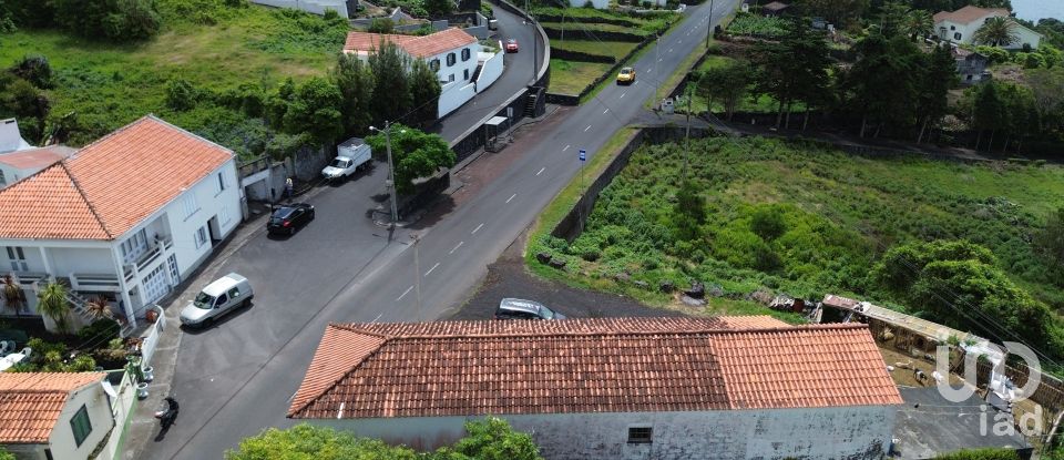 House T5 in Lajes do Pico of 279 m²