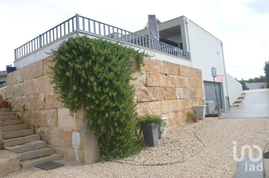 Moradia T3 em Carvalhal Benfeito de 271 m²