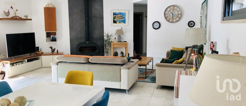 Moradia T3 em Carvalhal Benfeito de 271 m²