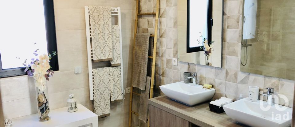 Moradia T3 em Carvalhal Benfeito de 271 m²