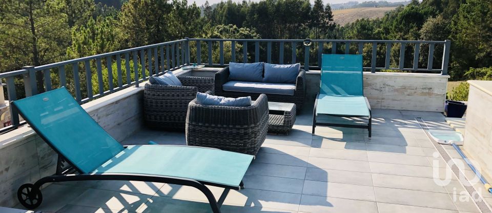 Moradia T3 em Carvalhal Benfeito de 271 m²