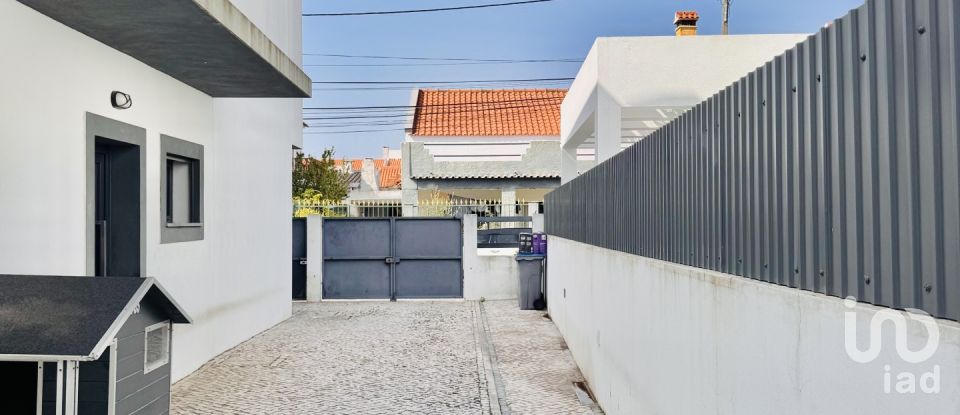 House T4 in Seixal, Arrentela e Aldeia de Paio Pires of 140 m²
