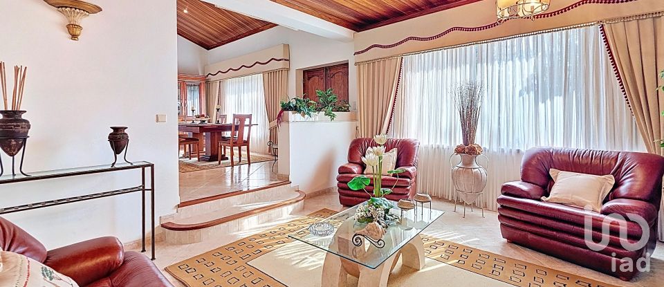 House T4 in Lamas e Cercal of 550 m²