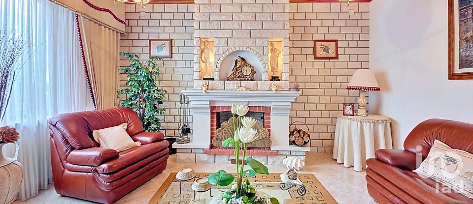 House T4 in Lamas e Cercal of 550 m²