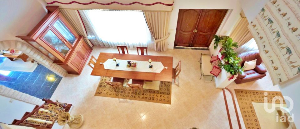 House T4 in Lamas e Cercal of 550 m²