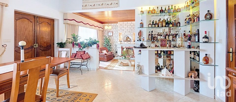 House T4 in Lamas e Cercal of 550 m²