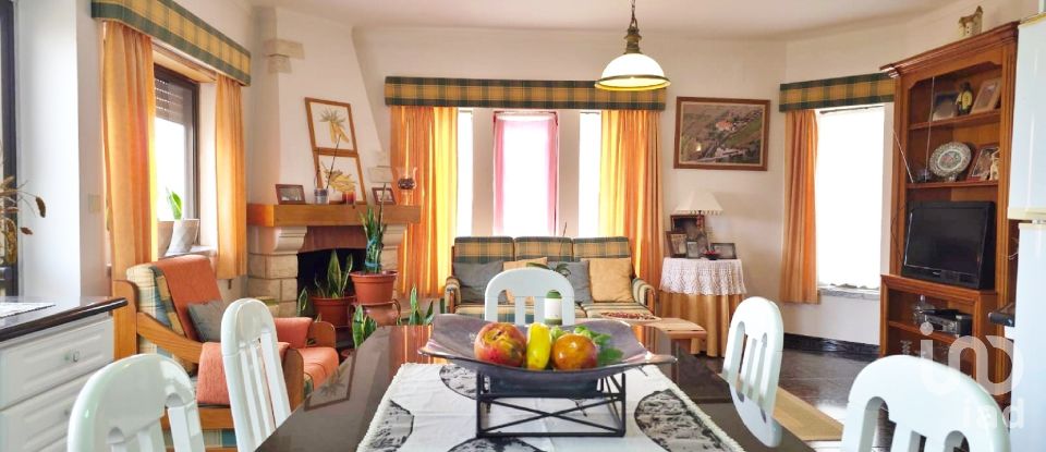 House T4 in Lamas e Cercal of 550 m²