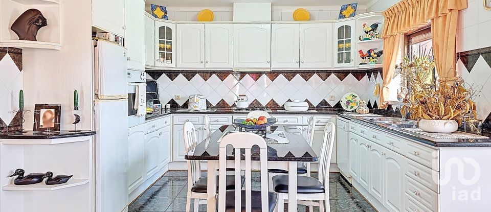 House T4 in Lamas e Cercal of 550 m²