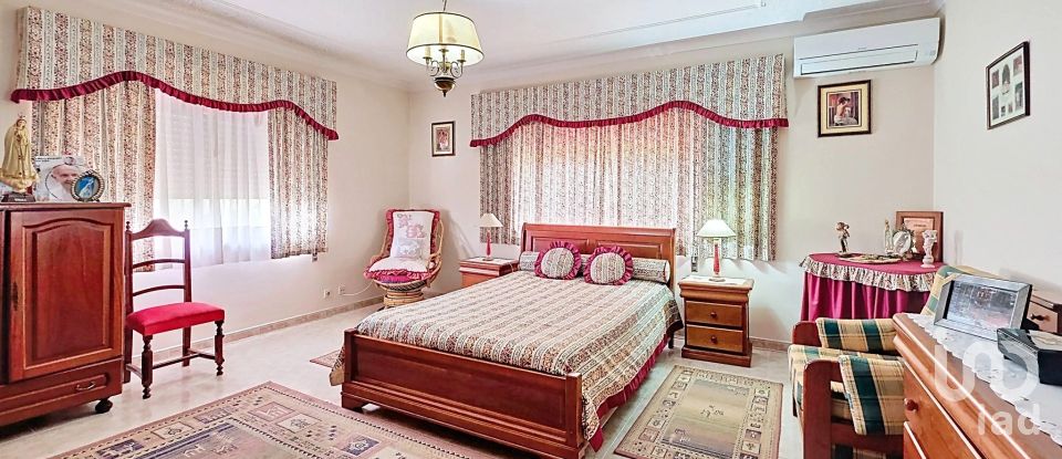 House T4 in Lamas e Cercal of 550 m²