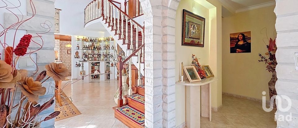 House T4 in Lamas e Cercal of 550 m²