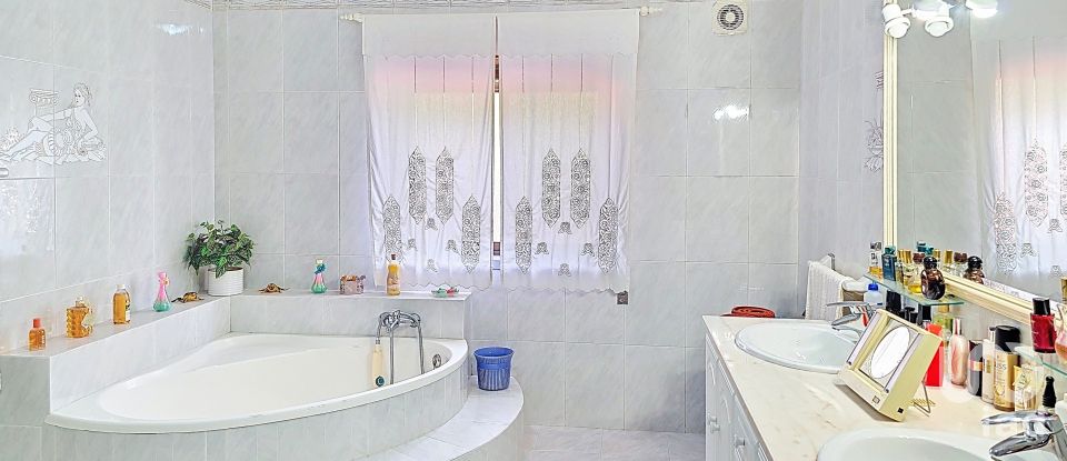 House T4 in Lamas e Cercal of 550 m²