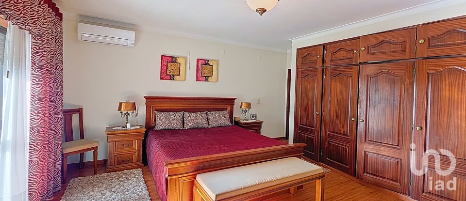 House T4 in Lamas e Cercal of 550 m²