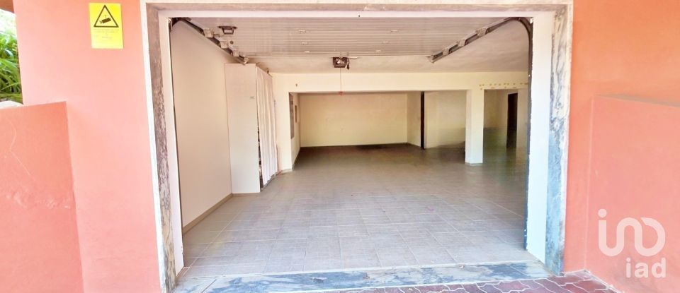 House T4 in Lamas e Cercal of 550 m²