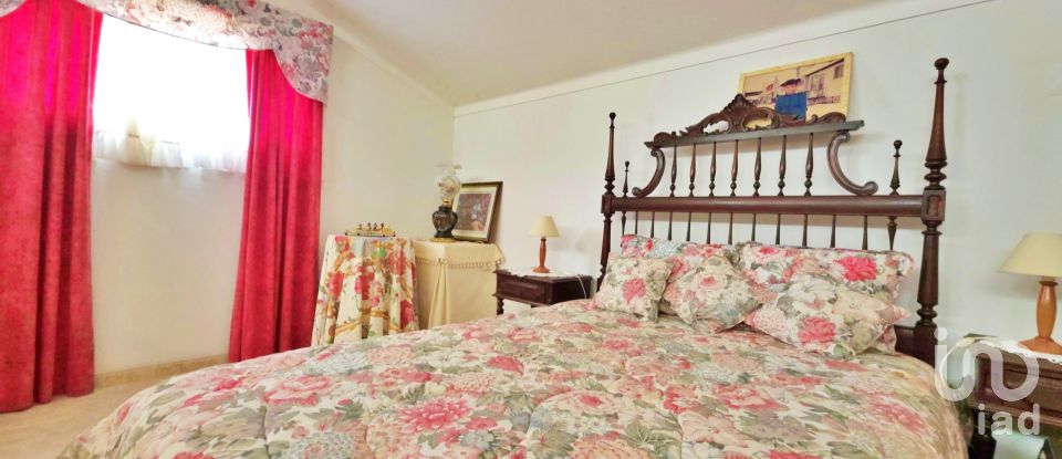 House T4 in Lamas e Cercal of 550 m²