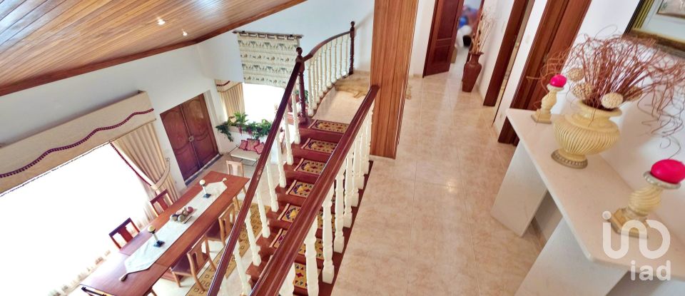 House T4 in Lamas e Cercal of 550 m²