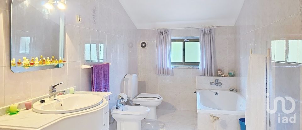 House T4 in Lamas e Cercal of 550 m²