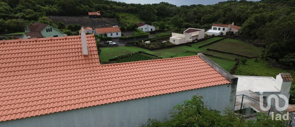 Moradia T0 em Lajes do Pico de 229 m²