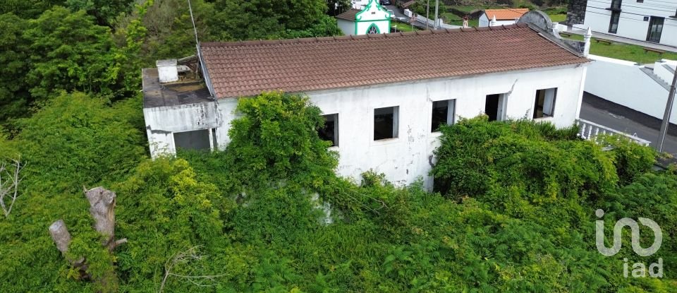 Moradia T0 em Lajes do Pico de 229 m²