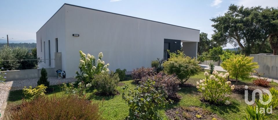 Maison T4 à Sarzedo de 370 m²