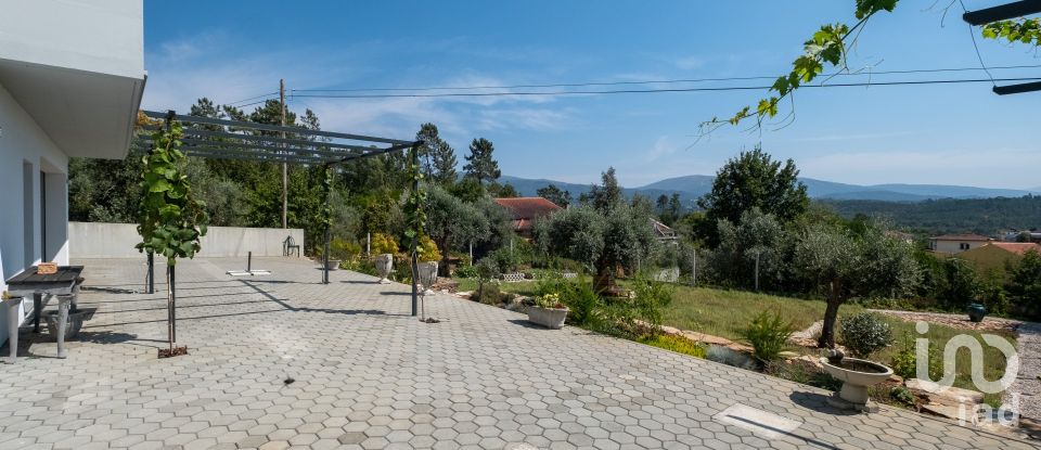 Maison T4 à Sarzedo de 370 m²