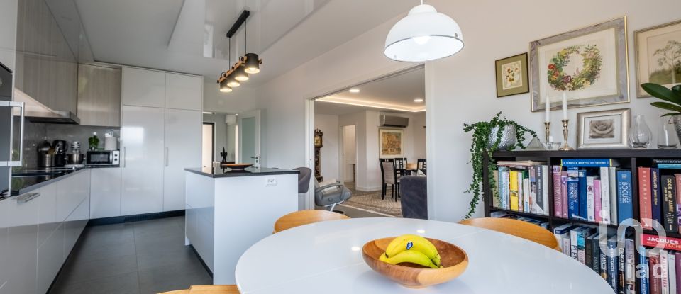 Maison T4 à Sarzedo de 370 m²