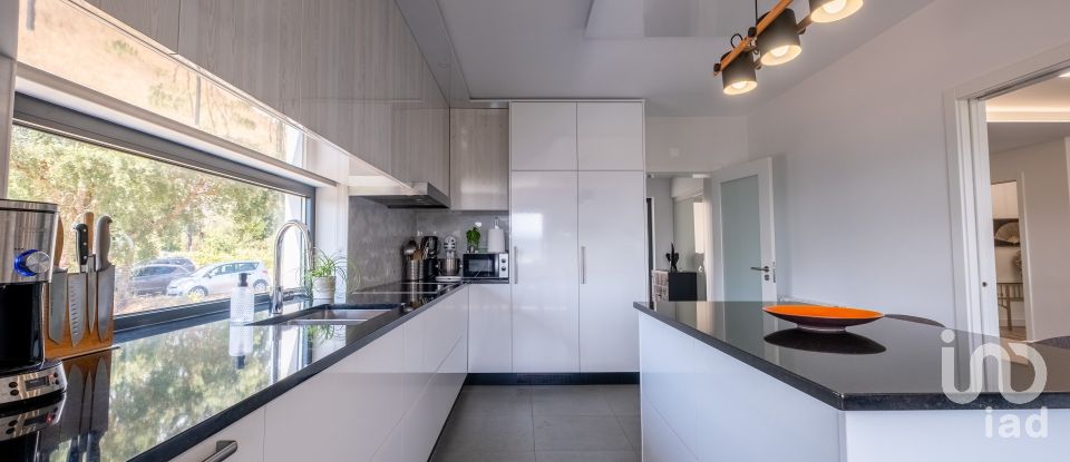 Maison T4 à Sarzedo de 370 m²