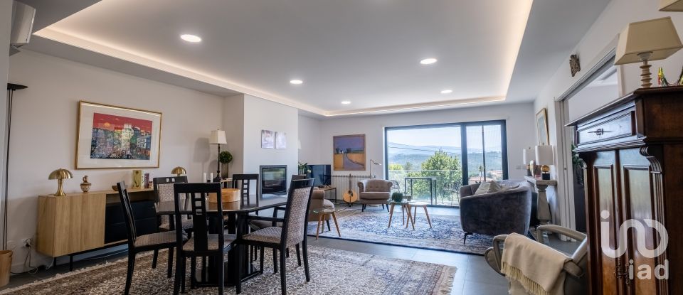 Maison T4 à Sarzedo de 370 m²