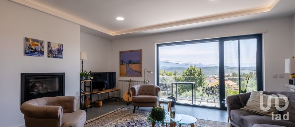 Maison T4 à Sarzedo de 370 m²