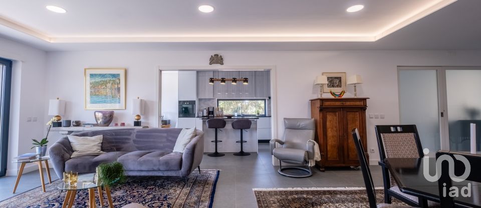 Maison T4 à Sarzedo de 370 m²