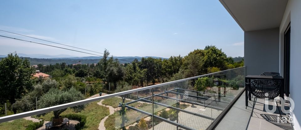 Maison T4 à Sarzedo de 370 m²