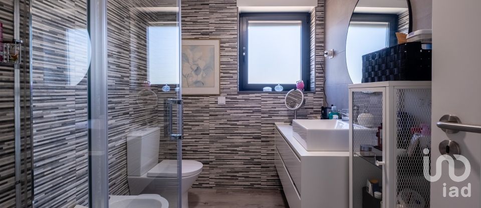 Maison T4 à Sarzedo de 370 m²