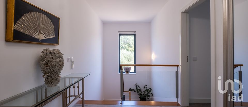 Maison T4 à Sarzedo de 370 m²