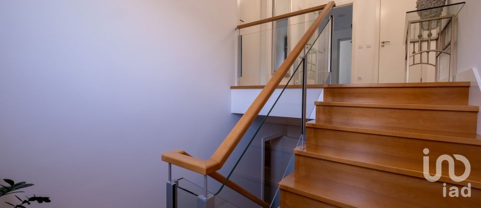 Maison T4 à Sarzedo de 370 m²