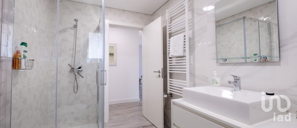 Maison T4 à Sarzedo de 370 m²