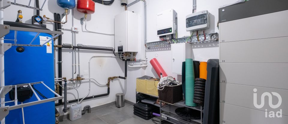 Maison T4 à Sarzedo de 370 m²