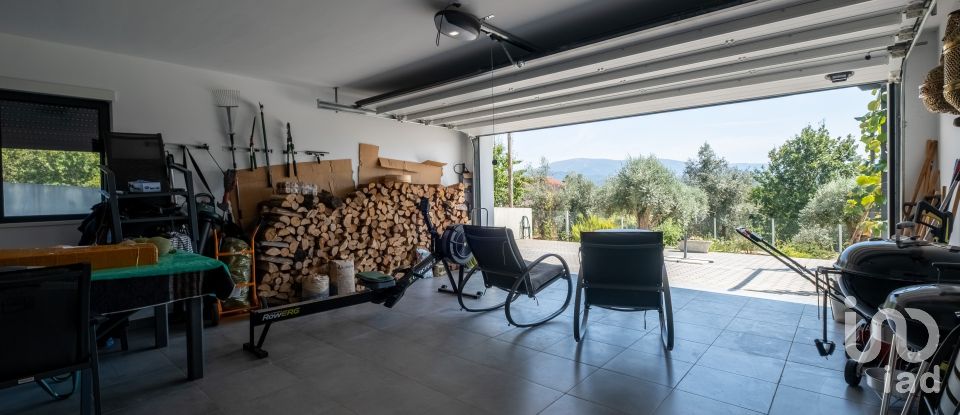 Maison T4 à Sarzedo de 370 m²