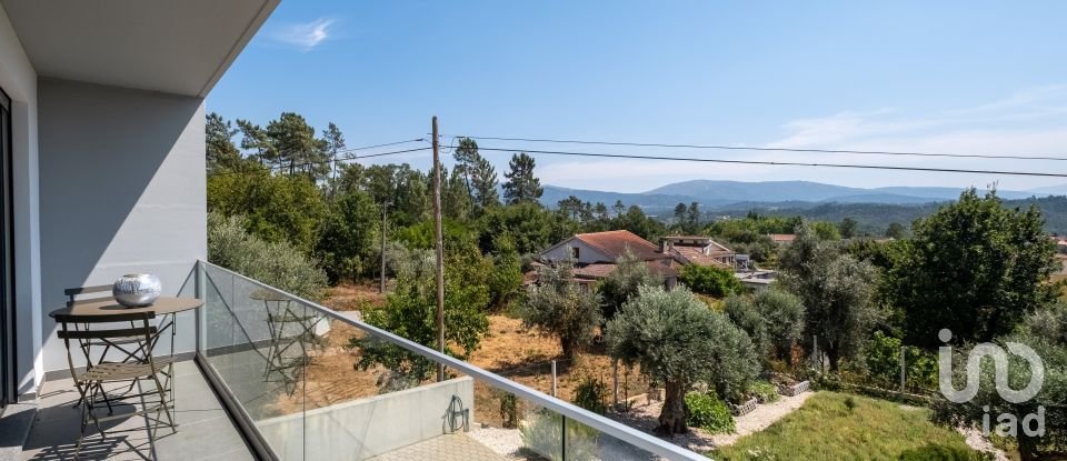 Maison T4 à Sarzedo de 370 m²